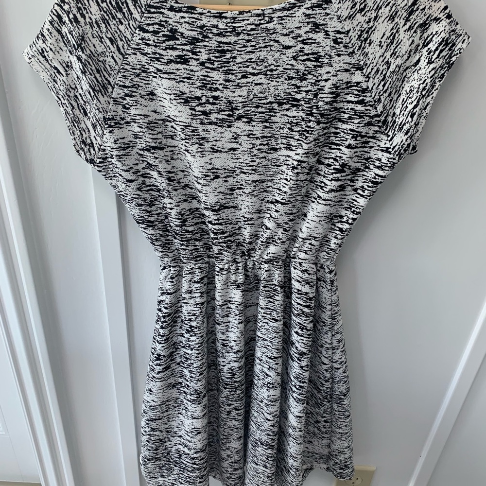 Dress - Picture 2 of 4